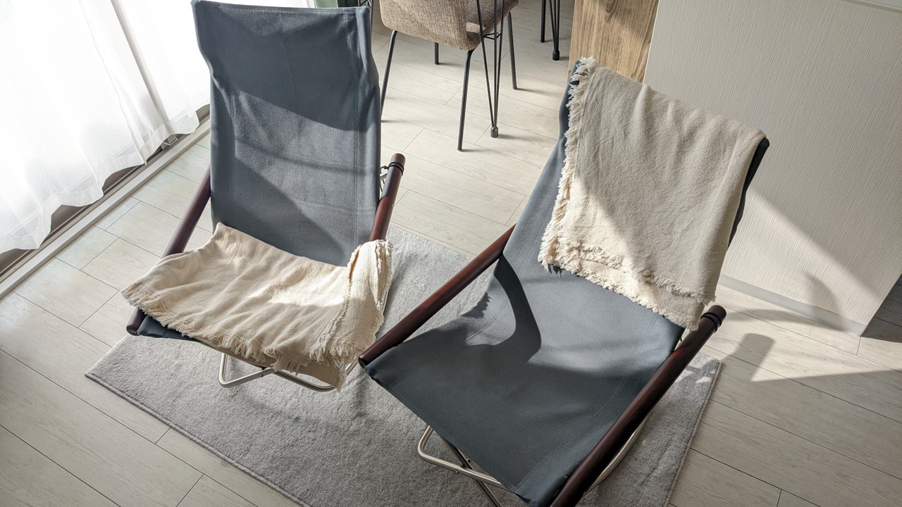 折りたたみ可能な一人掛けの椅子【ニーチェア】