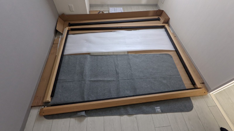 無印良品 木製ベッドフレーム フレームを仮置きしている写真